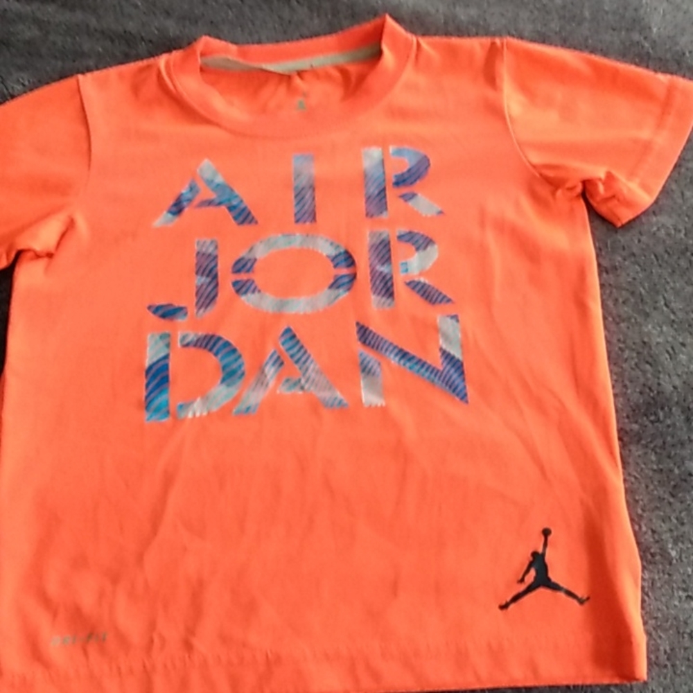Nike boys size 6 short sleeved ahirt